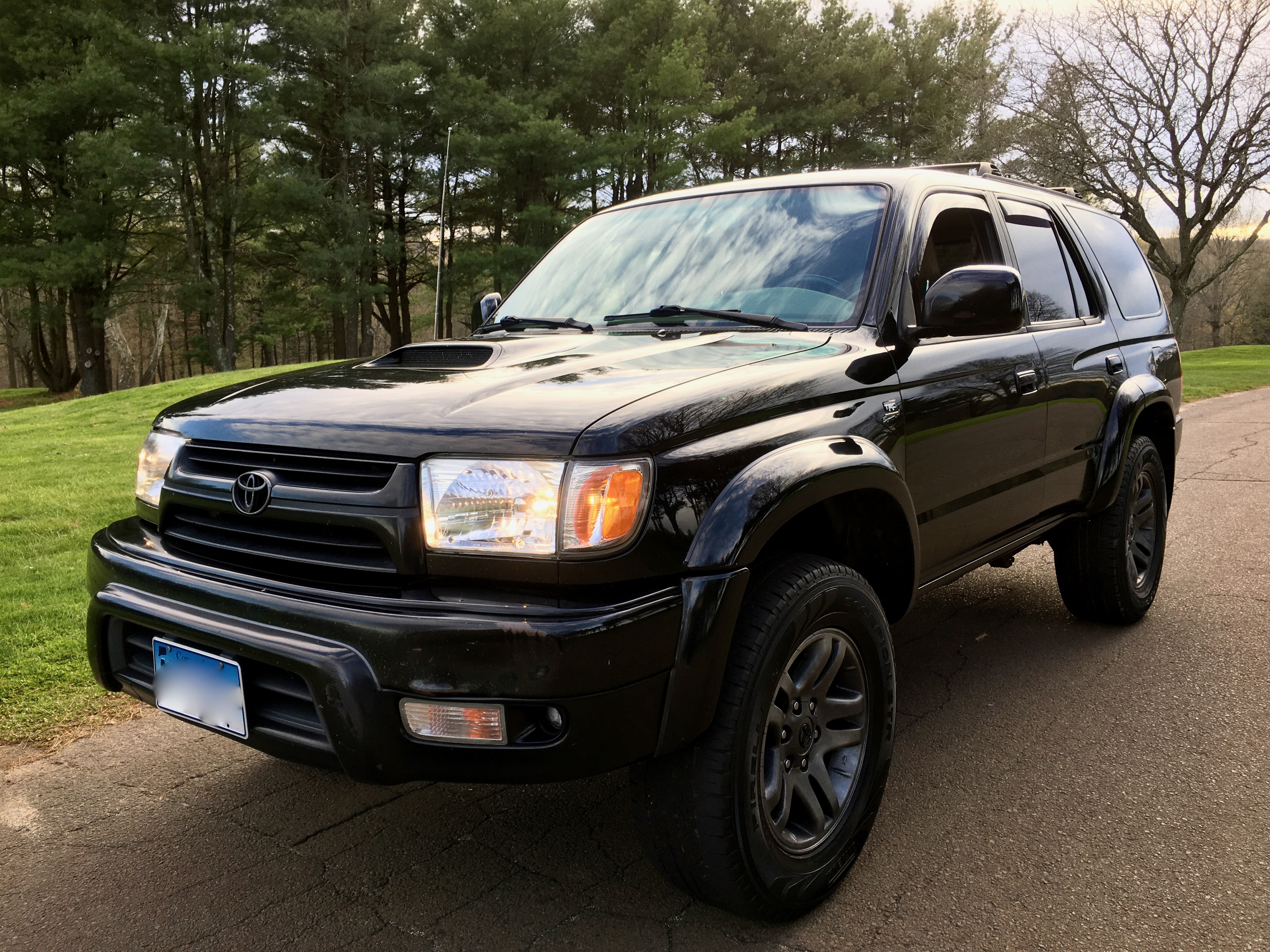 Go Motors Niantic, CT Purveyors of 3rd Generation Toyota 4Runners and other lengedary classics